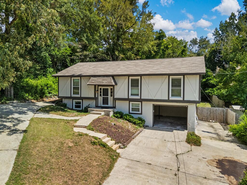 5226 HURST DRIVE