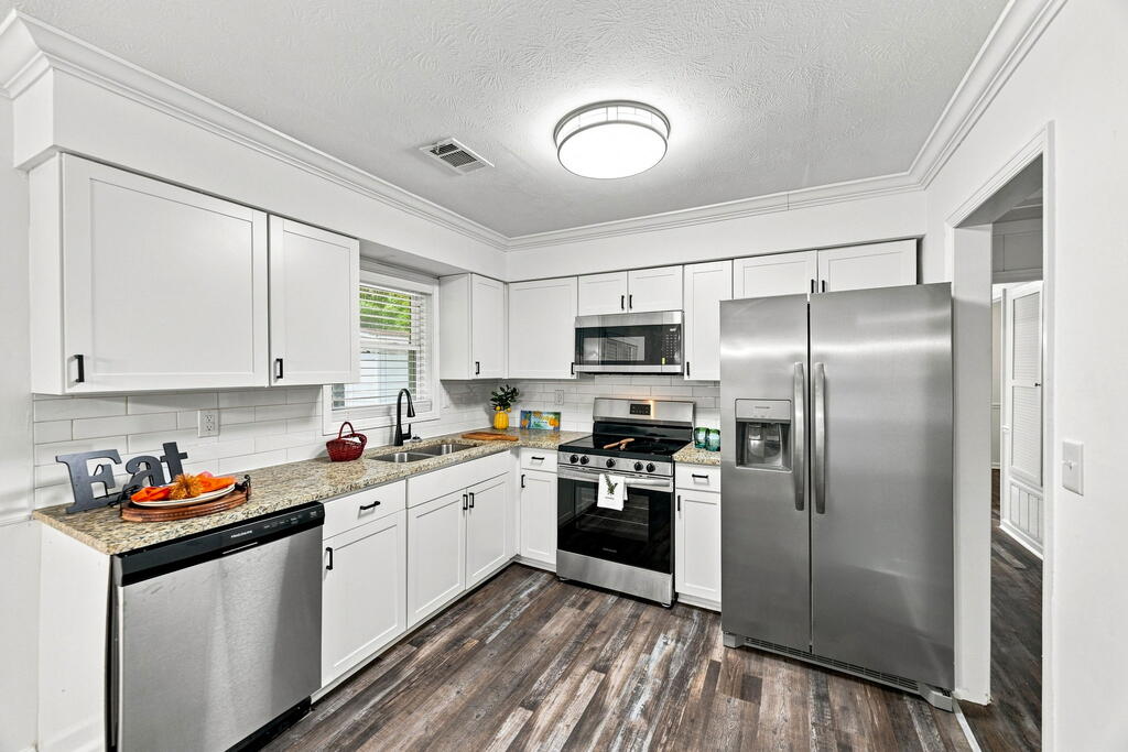 1053 AMBER DRIVE