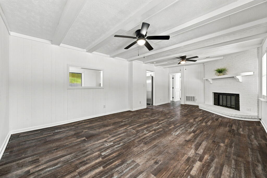 1053 AMBER DRIVE