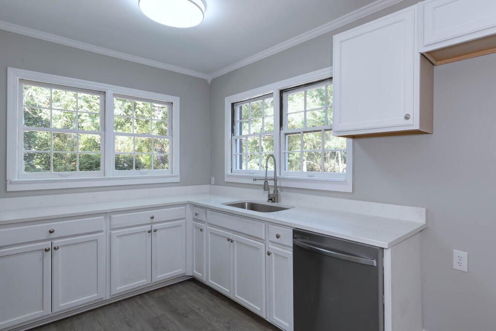 3811 WOODLAND
