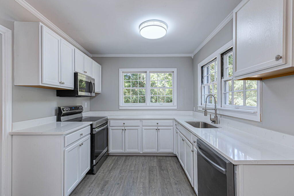 3811 WOODLAND