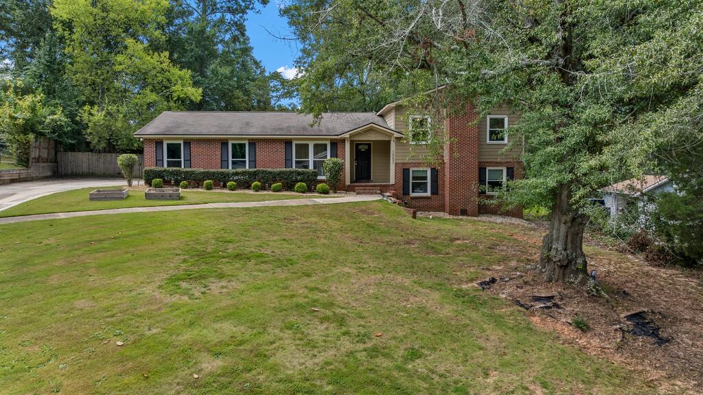 1805 CARRIAGE DRIVE