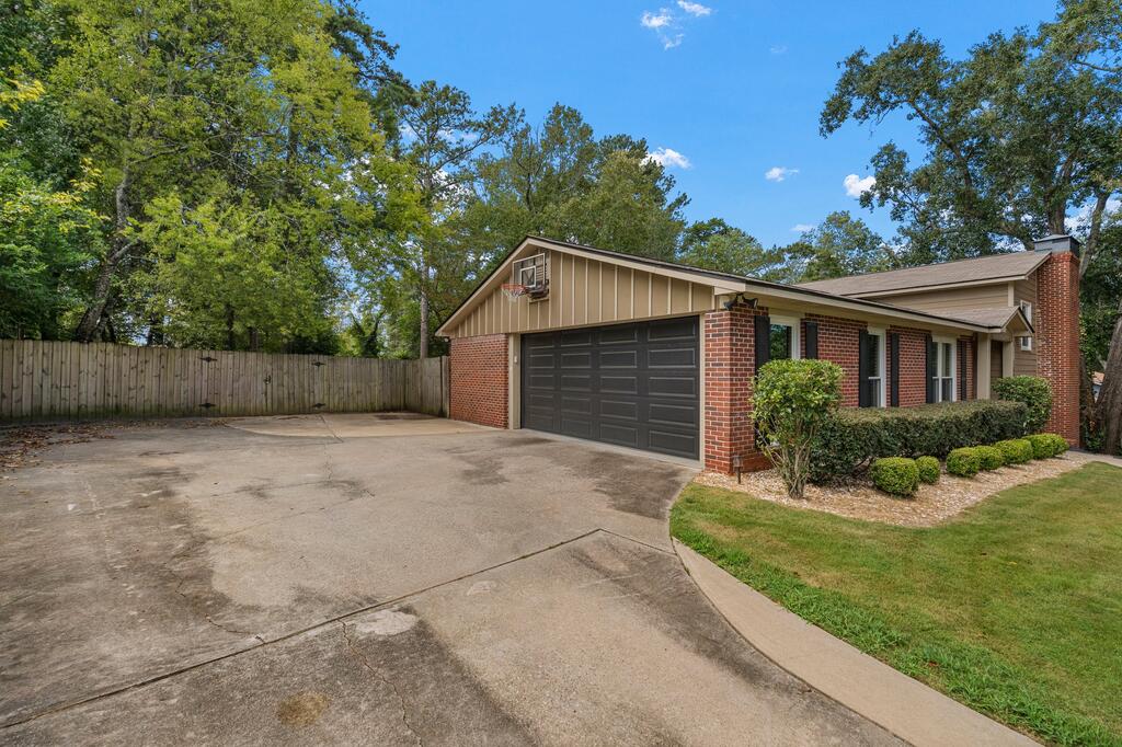 1805 CARRIAGE DRIVE