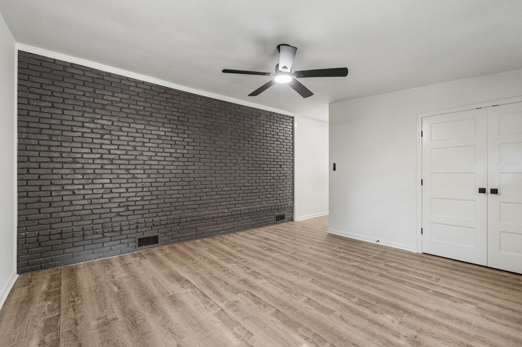 2322 LAUREL DRIVE