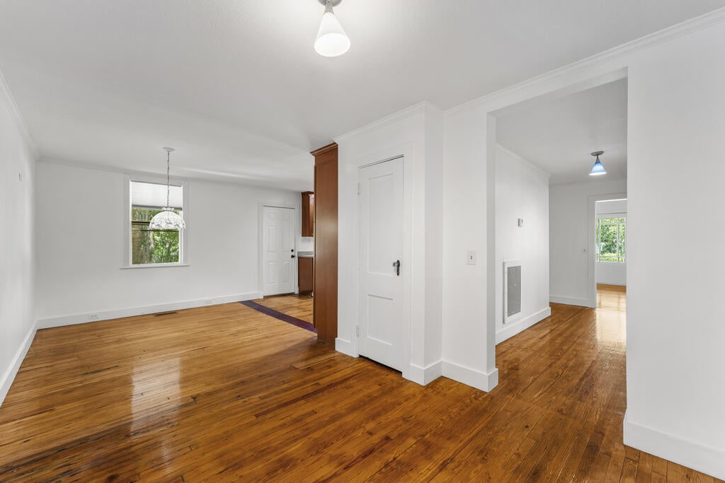 204 W BROAD STREET