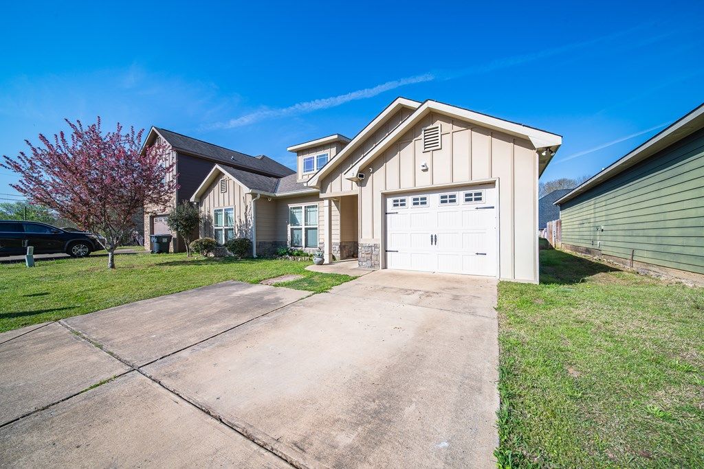 Photo of 3 Hickory Heights Drive, PHENIX CITY, AL 36870 (MLS # 230681)