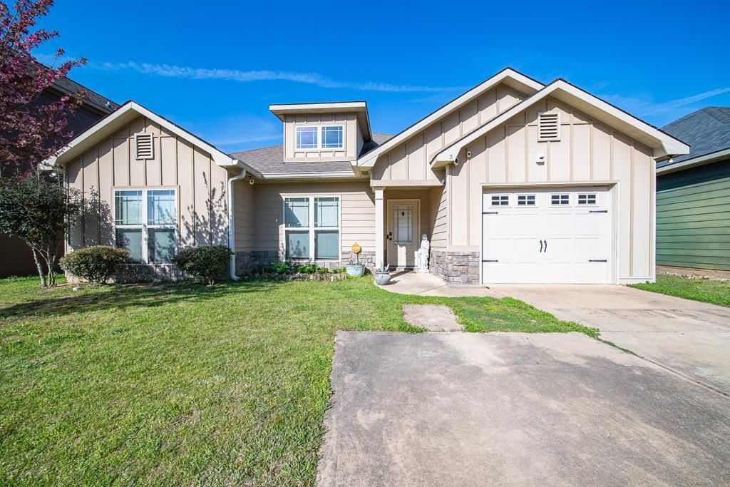 Photo of 3 Hickory Heights Drive, PHENIX CITY, AL 36870 (MLS # 230681)