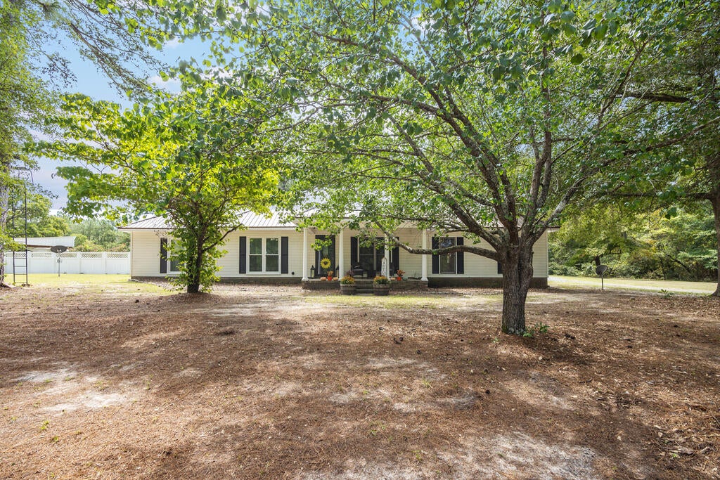 183 HICKORY NUT HOLLOW