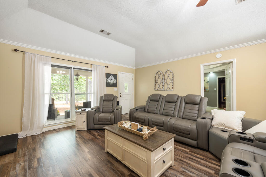 183 HICKORY NUT HOLLOW