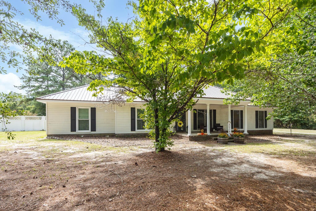 183 HICKORY NUT HOLLOW