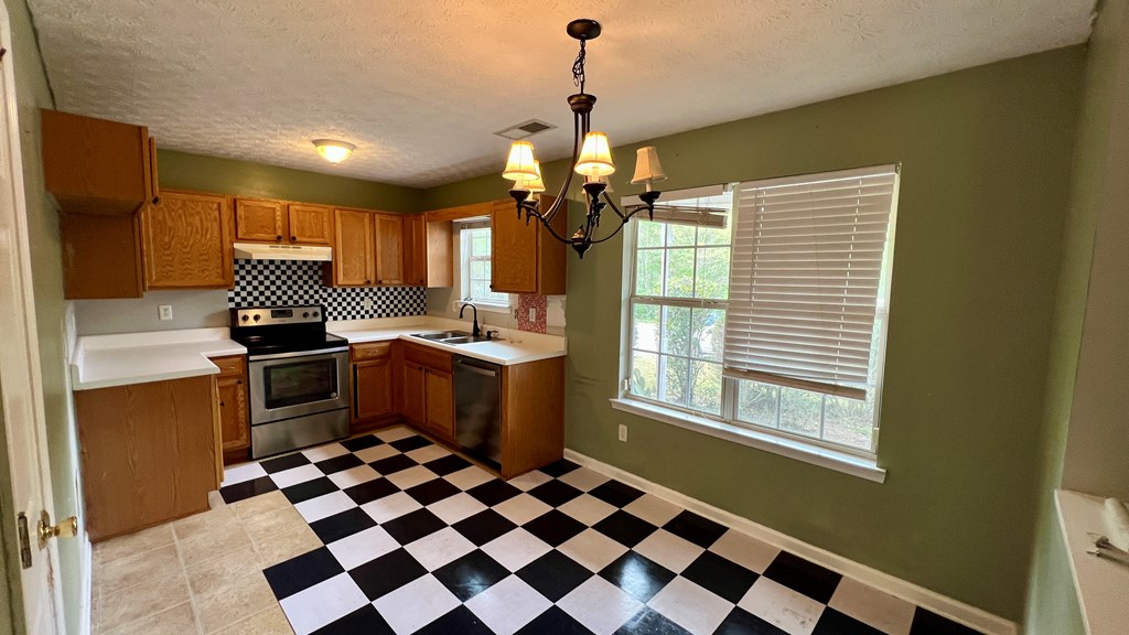195 CREEKSIDE DRIVE