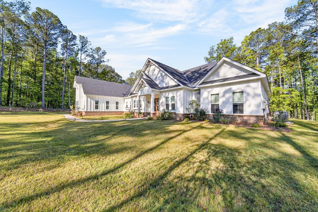 Photo of 324 S Quail Lane, PINE MOUNTAIN, GA 31822 (MLS # 231623)