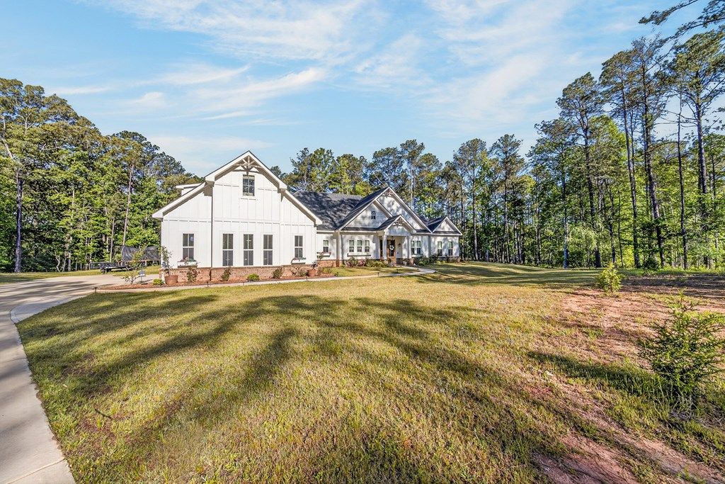 Photo of 324 S Quail Lane, PINE MOUNTAIN, GA 31822 (MLS # 231623)