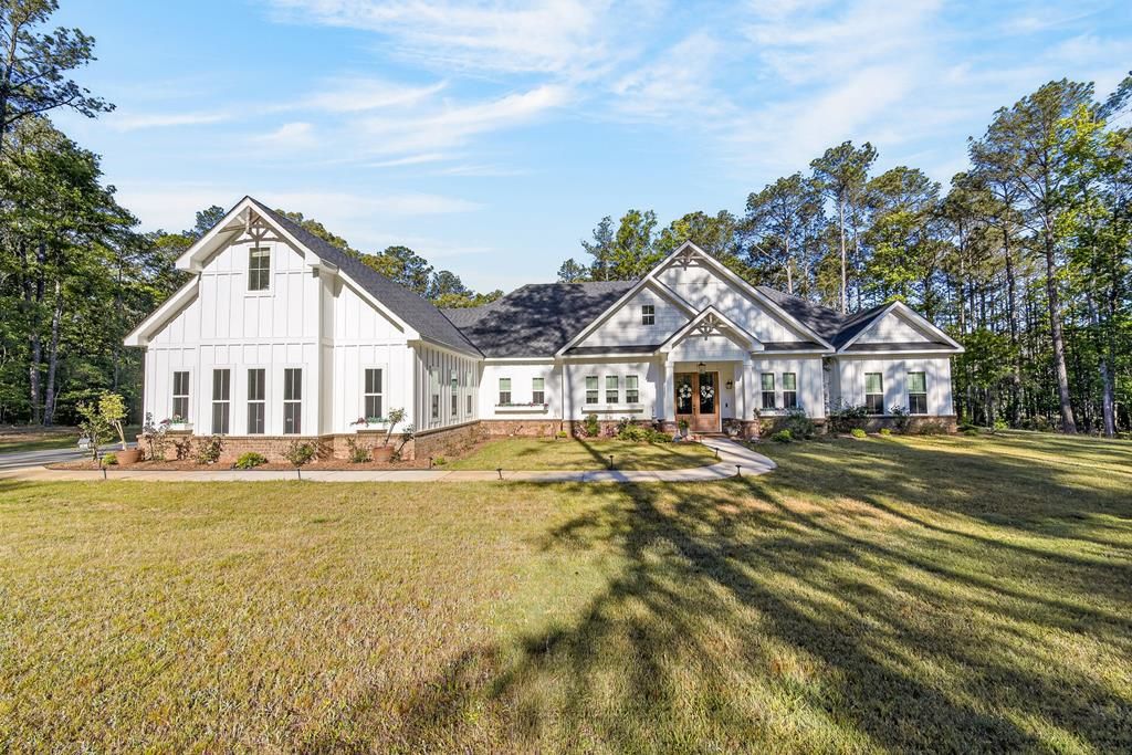 Photo of 324 S Quail Lane, PINE MOUNTAIN, GA 31822 (MLS # 231623)