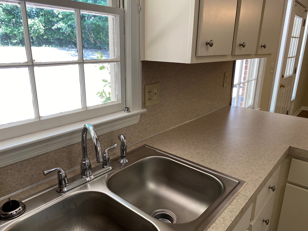 2119 LANCASTER DRIVE