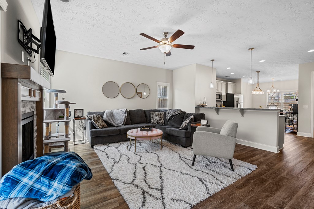 9718 HOLLOW PINE DRIVE