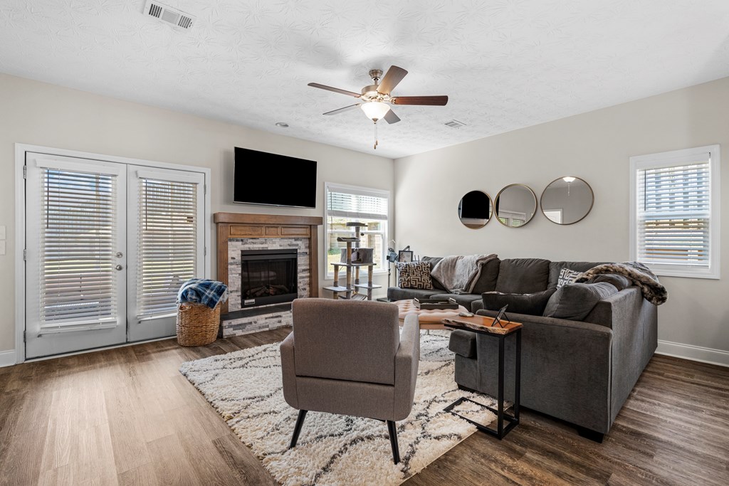 9718 HOLLOW PINE DRIVE