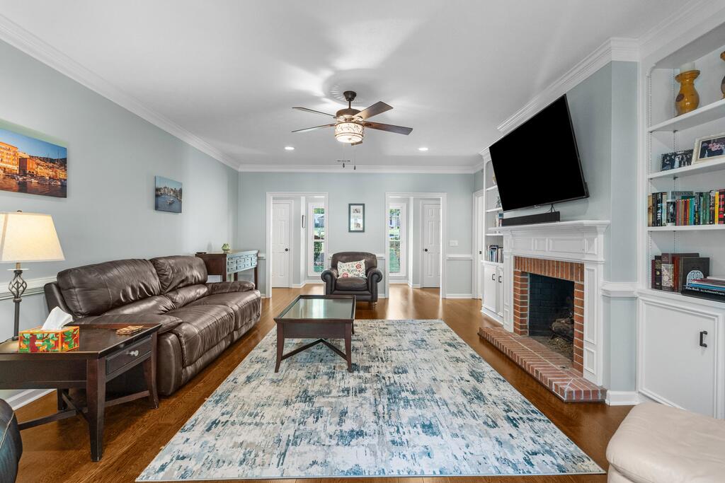 6156 MARLOWE DRIVE