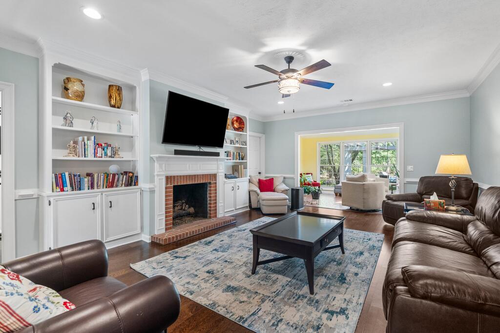 6156 MARLOWE DRIVE
