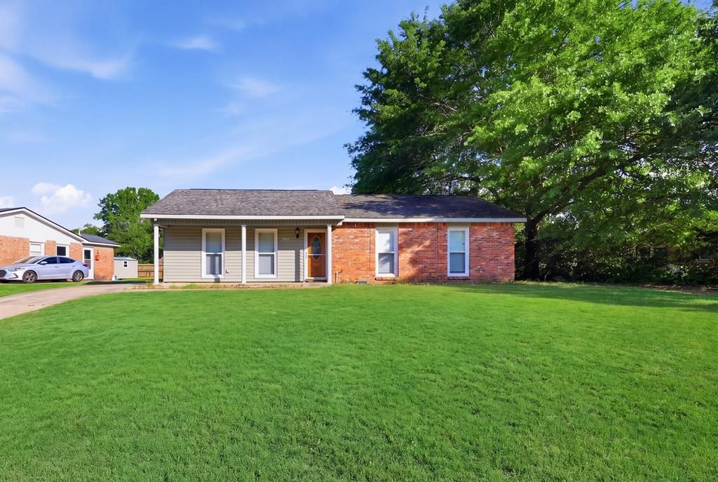 Photo of 2812 White Chapel Drive, COLUMBUS, GA 31907 (MLS # 231314)