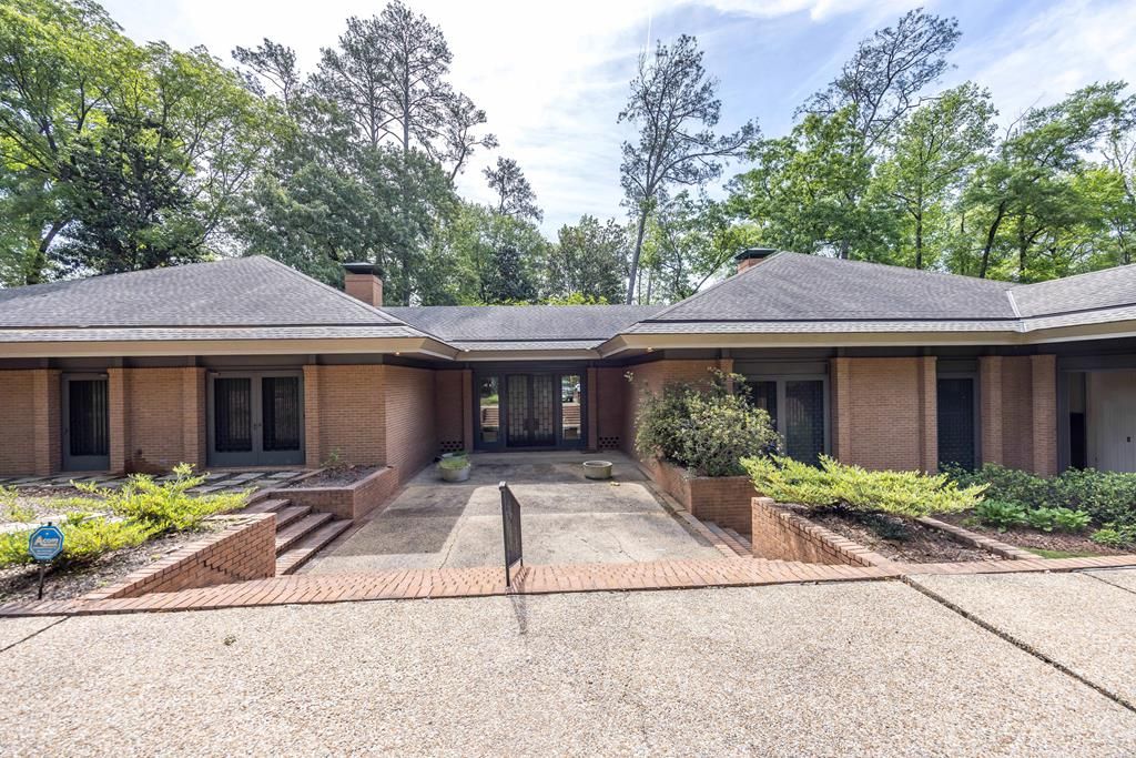 Photo of 2718 Averett Drive, COLUMBUS, GA 31906 (MLS # 231270)