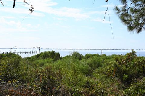 Vacant Land For Sale - 1726 Villa Vizcaya Drive<br/> Navarre, FL 32566