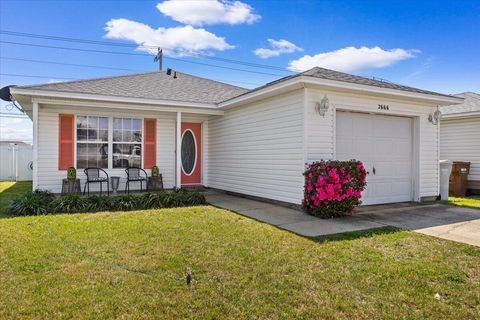 Homes For Sale - 7666 Chablis Circle<br/> Navarre, FL 32566