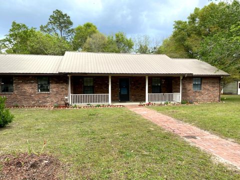 Homes For Sale - 750 W Orange Avenue<br/> DeFuniak Springs, FL 32435