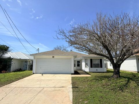 Homes For Sale - 34 Stowe Road<br/> Mary Esther, FL 32569