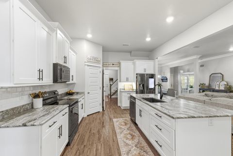 Homes For Sale - 6808 Santa Clara Drive<br/> Navarre, FL 32566