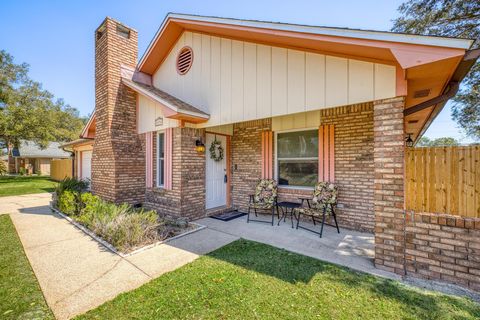 Homes For Sale - 2176 Calle De Cantabria<br/> Navarre, FL 32566