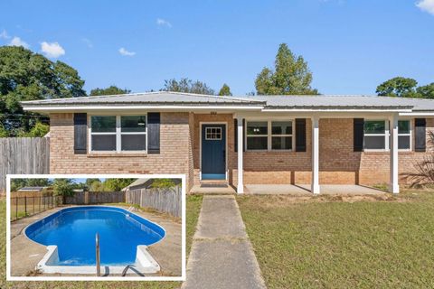 Homes For Sale - 6494 Kennington Circle<br/> Milton, FL 32570