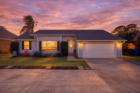 Townhouse For Sale - 1647 Kalakaua Court<br/> Gulf Breeze, FL 32561