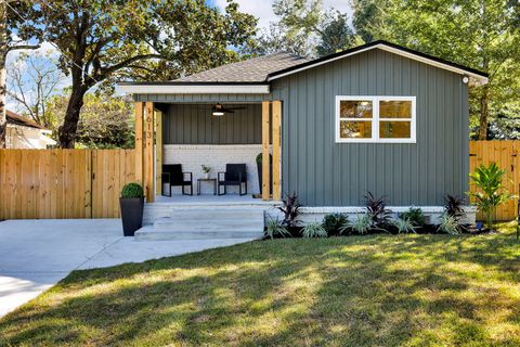 Homes For Sale - 1613 E De Soto Street<br/> Escambia County, Pensacola, FL 32501