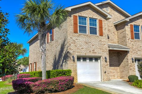 Townhouse For Sale - 8723 Brown Pelican Circle<br/> Navarre, FL 32566