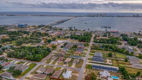 Homes For Sale - 8505 Carlos Street<br/> Navarre, FL 32566