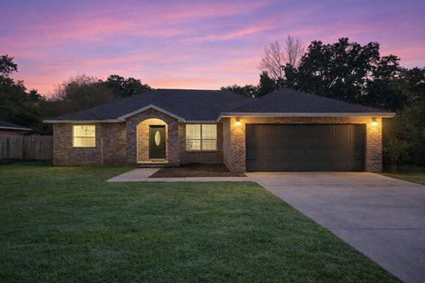 Homes For Sale - 8111 Raleigh Street<br/> Navarre, FL 32566