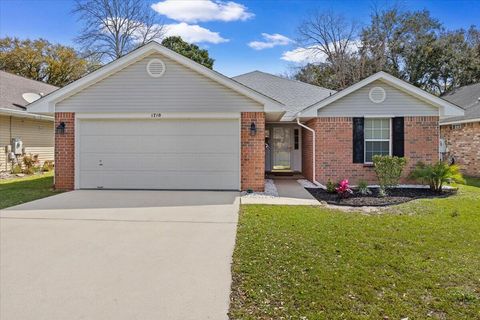 Homes For Sale - 1710 Ivalea Circle<br/> Navarre, FL 32566