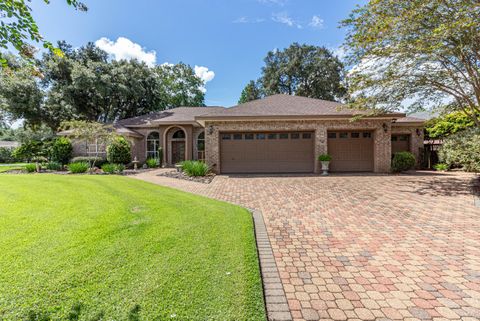 Homes For Sale - 6955 Turnberry Circle<br/> Navarre, FL 32566