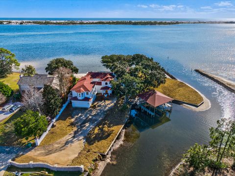 Homes For Sale - 39 Mariner Lane<br/> Mary Esther, FL 32569