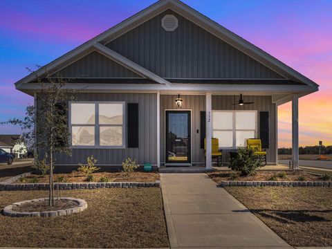 Homes For Sale - 332 Arrowwood Boulevard<br/> Freeport, FL 32439