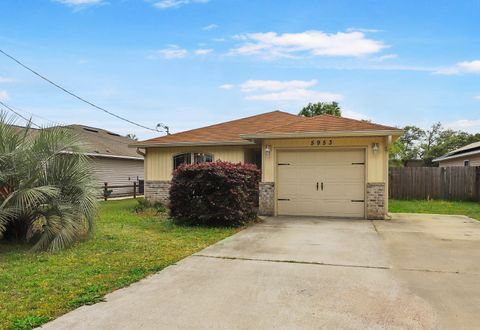 Homes For Sale - 5953 Fairlands Road<br/> Milton, FL 32583