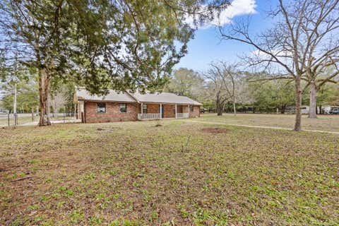 Homes For Sale - 750 W Orange Avenue<br/> DeFuniak Springs, FL 32435