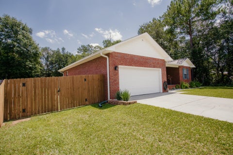 Homes For Sale - 7282 Birdie Lane<br/> Milton, FL 32570