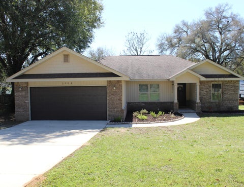 Homes For Sale - 2904 NE 2nd Avenue<br/> Crestview, FL 32539