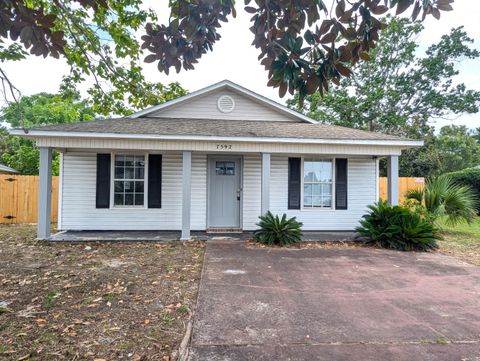 Homes For Rent - 7592 Chablis Circle<br/> Navarre, FL 32566