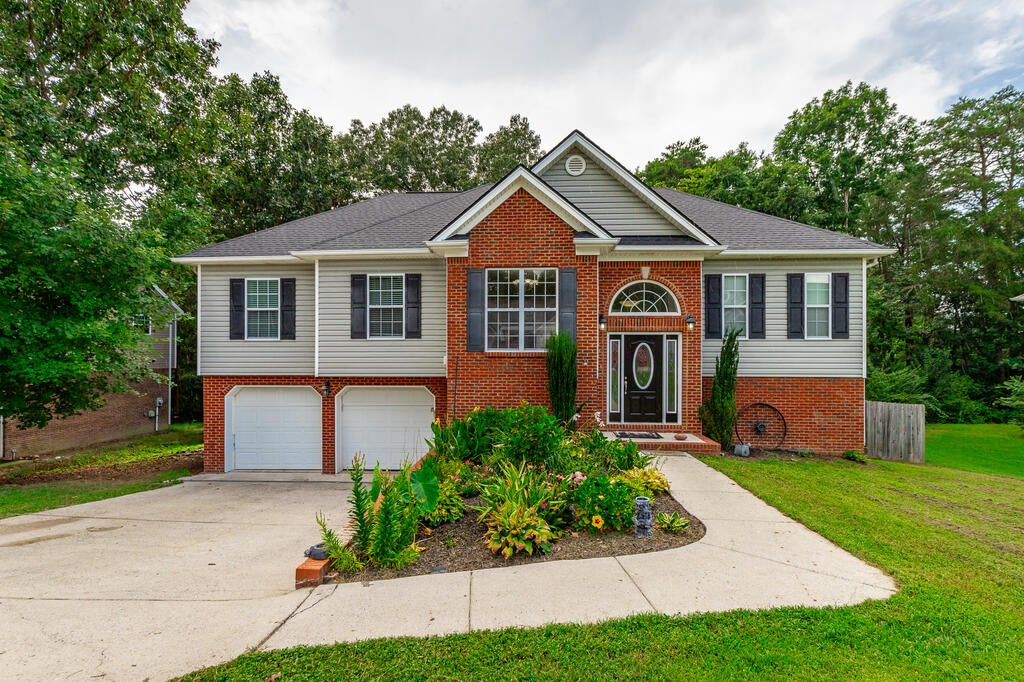 200 Hidden Oaks Drive