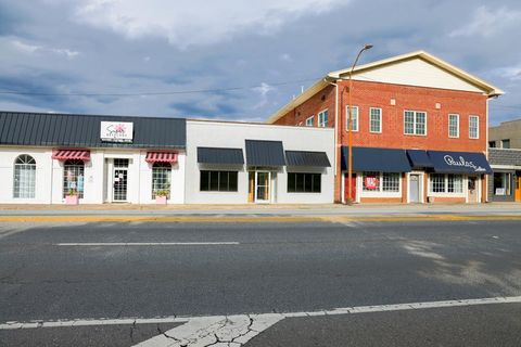 122 N 3rd Avenue CHATSWORTH GA 30705
