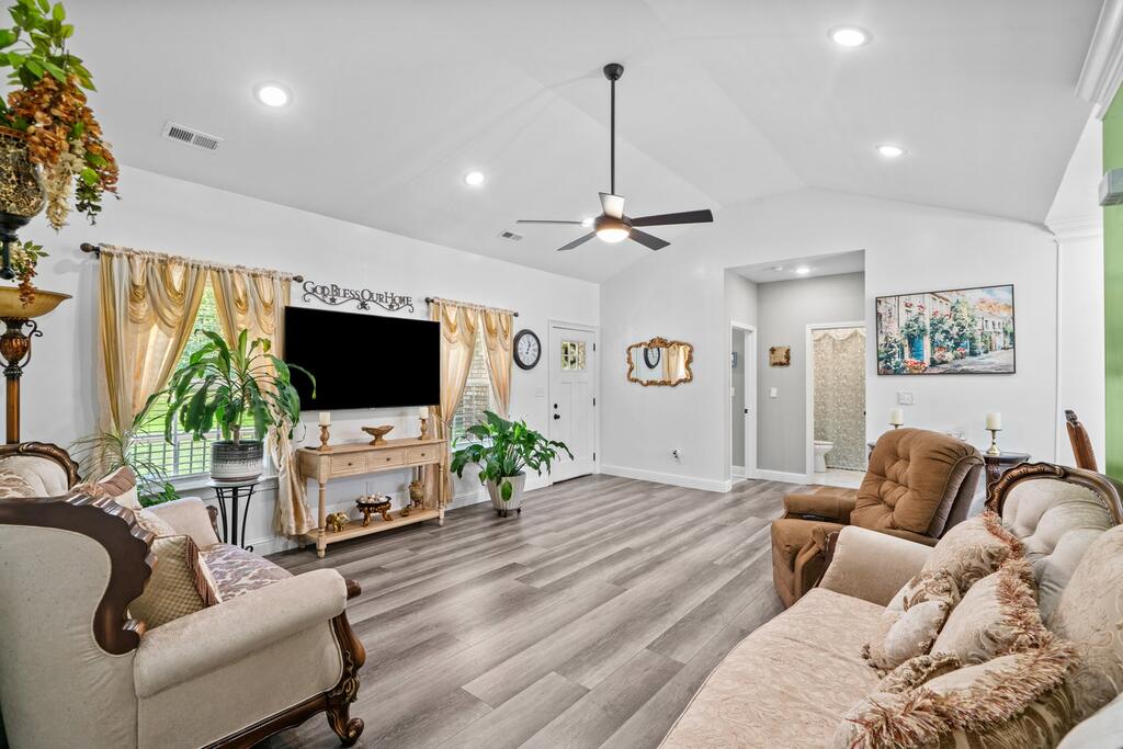 521 GI Maddox Pkwy