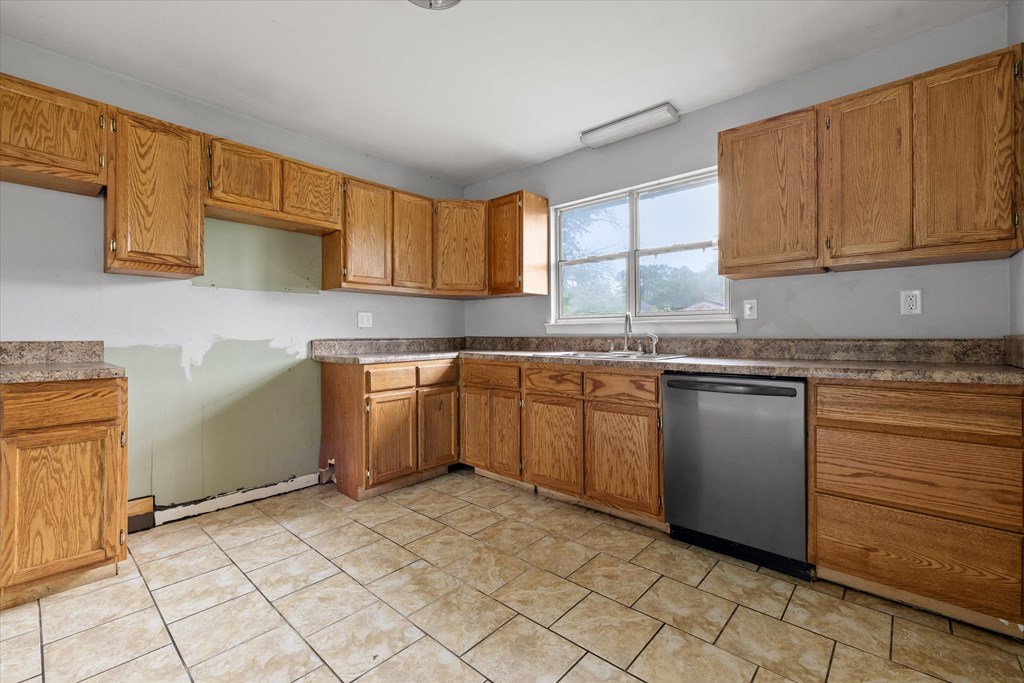 1308 W Sherry Dr